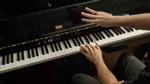 Chords And Chord Progressions 301 TUTORiAL